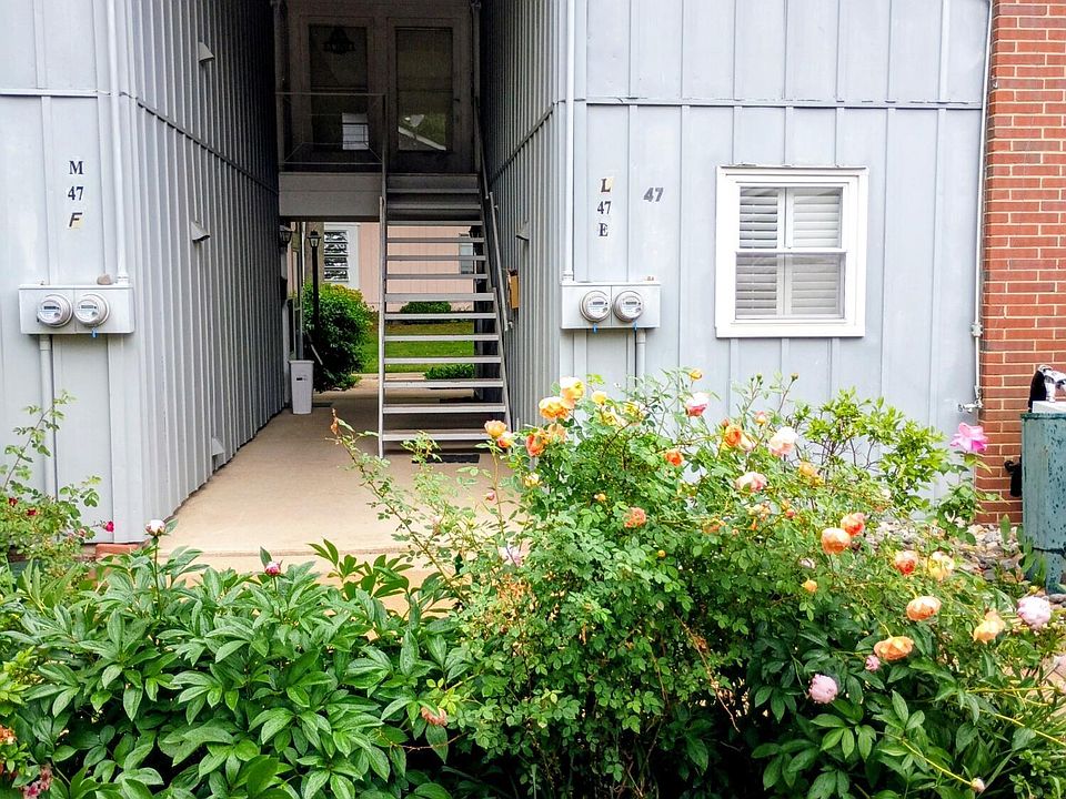 1st image of 47L Cambridge Ct