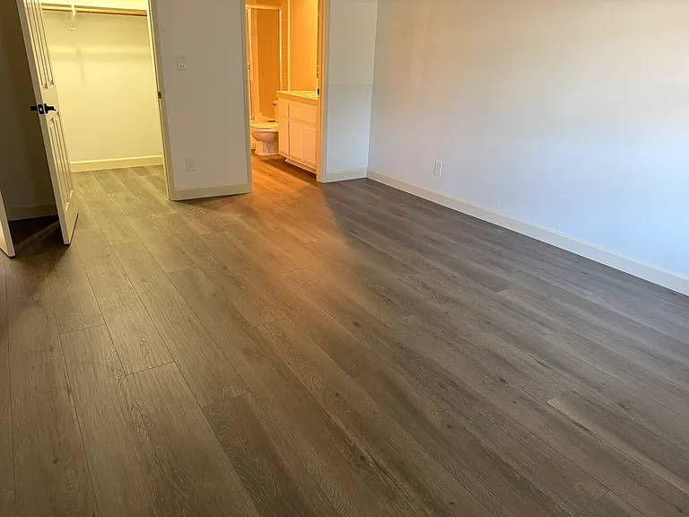 760 W 30th St #9 — Photo 15