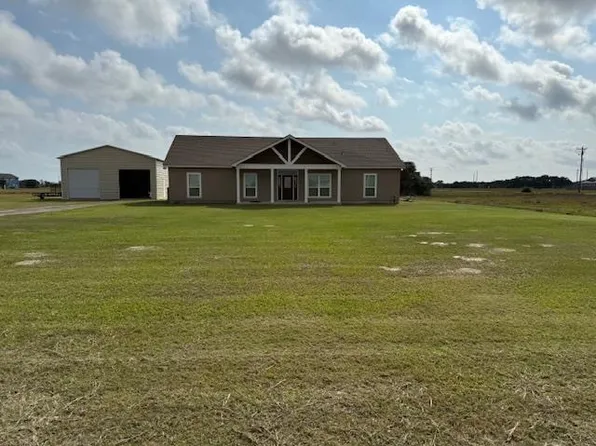 50 E Dewberry Ln, Seadrift, TX 77983