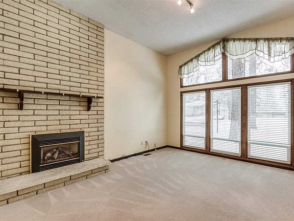 3rd image of 504 E Glencrest Dr