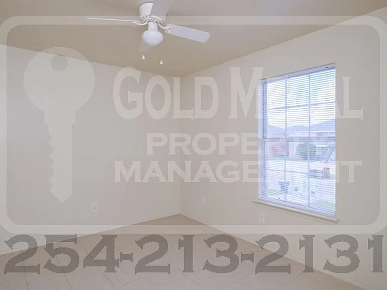 3402 Hereford Ln — Photo 6