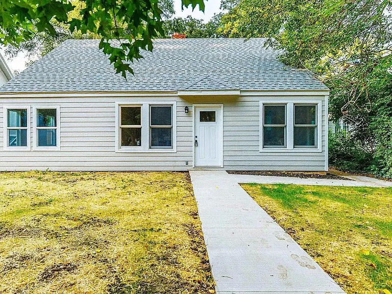 1604 Pierre St — Photo 9