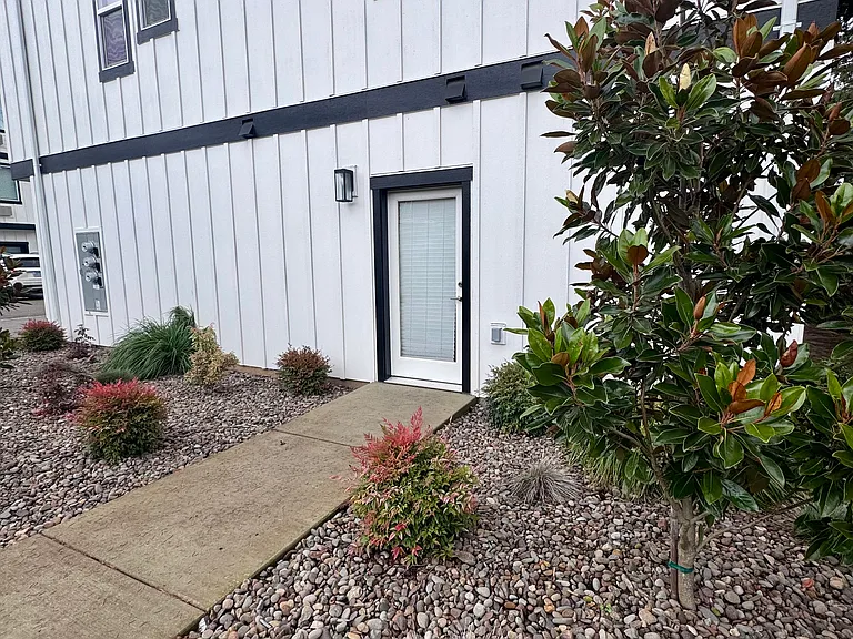 3316 Crawford St SE #100 — Photo 8