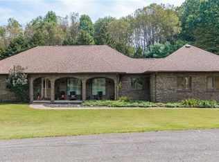 27 Timber Ln, Grove City, PA 16127