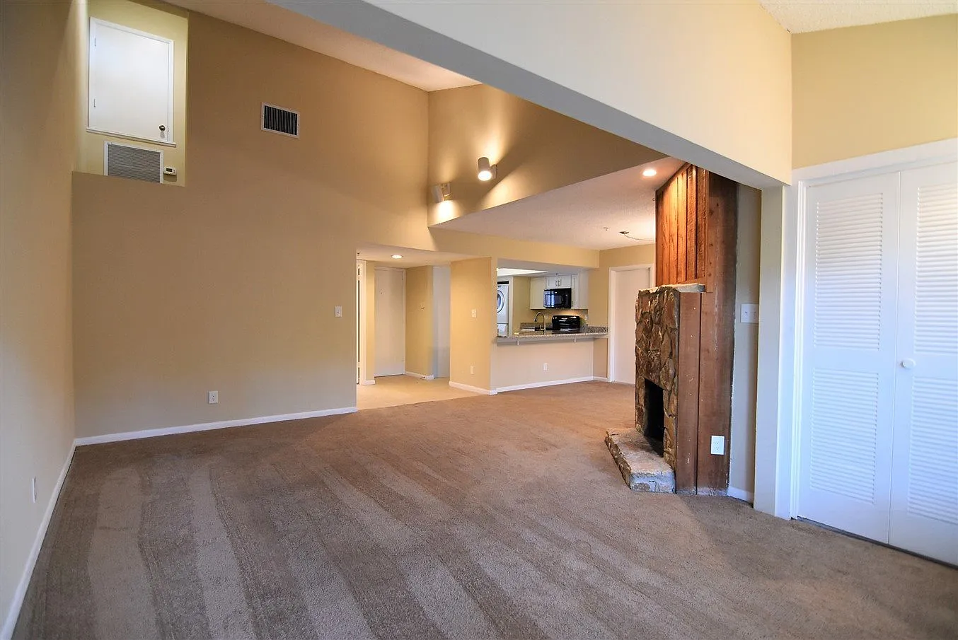 3br 2ba Gated Community Just South Of Downtown Orlando — Photo 2