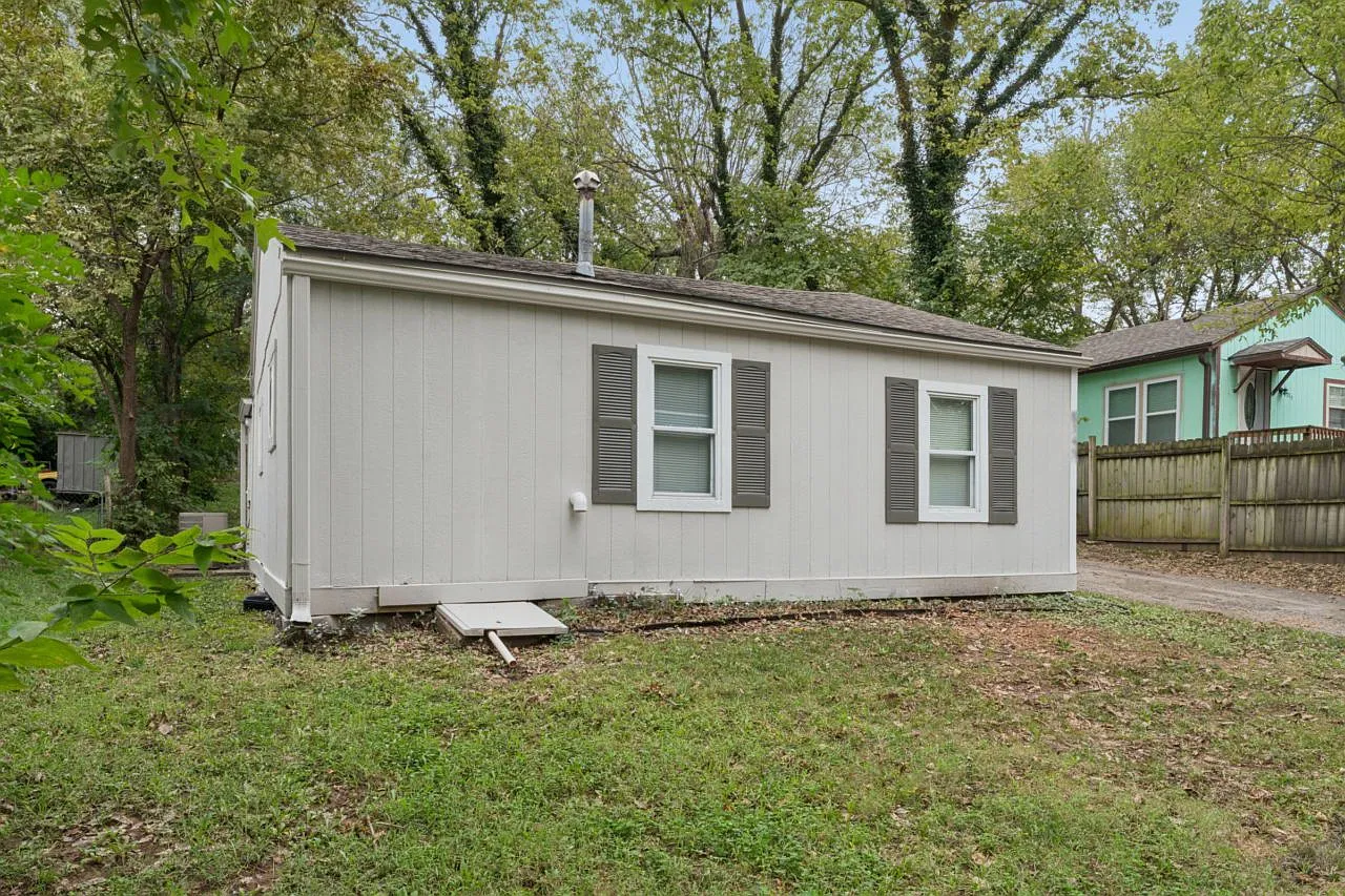 3 bed, 1.0 bath, 840 sqft, $1,450 — Photo 2