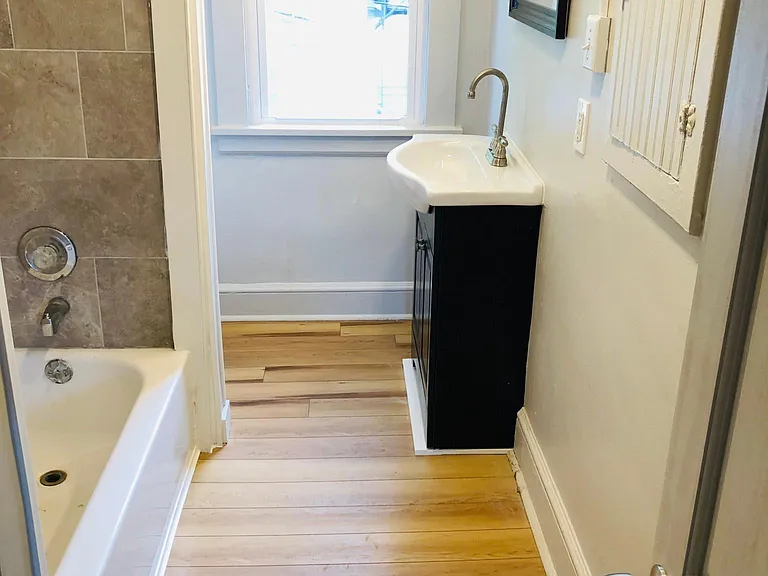 207 E Elm St #1/2 — Photo 8