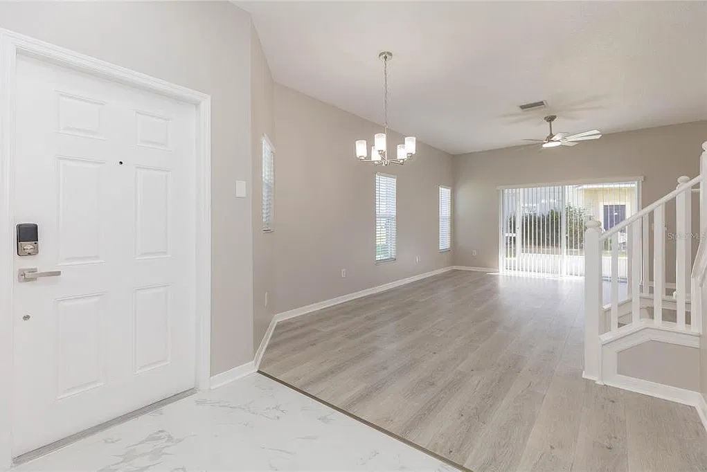 4 bed, 3.0 bath, 1576 sqft, $2,200 — Photo 2