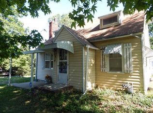 3414 SW 5th St, Topeka, KS 66606