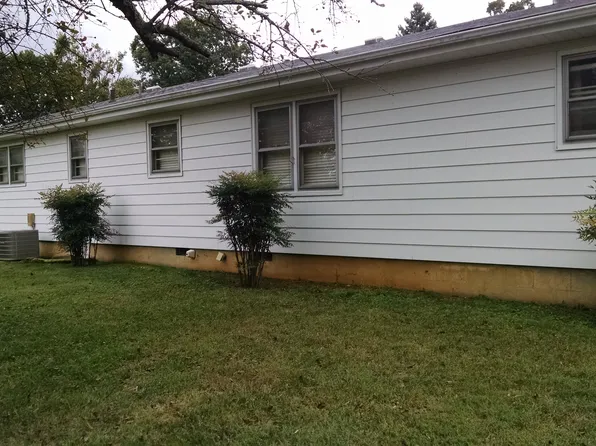 1204 Woodside Dr, Johnson City, TN 37604