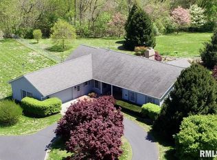 126 Country Trace Rd, Carbondale, IL 62903