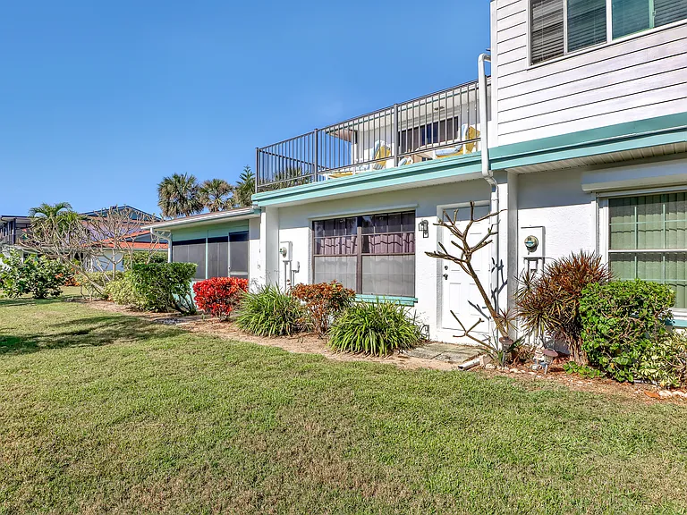 265 Kings Way — Photo 37