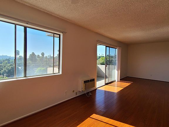 3rd image of 1681 Amberwood Dr APT 210