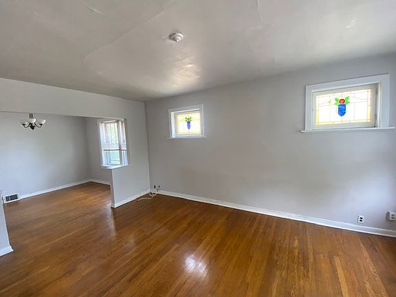 3rd image of 6001 Dewey Ave #6001