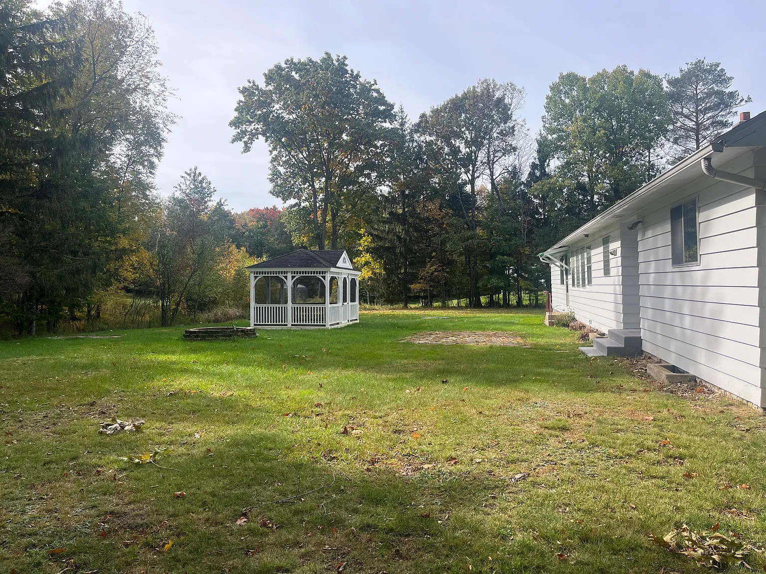 3 bed, 1.5 bath, 1389 sqft, $1,900 — Photo 3