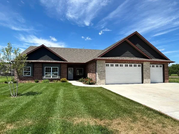 140 E River Birch St, Haysville, KS 67060