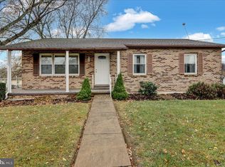 418 Indian Manor Dr, Leesport, PA 19533