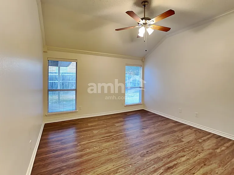 4709 Shadow Crest Dr — Photo 11