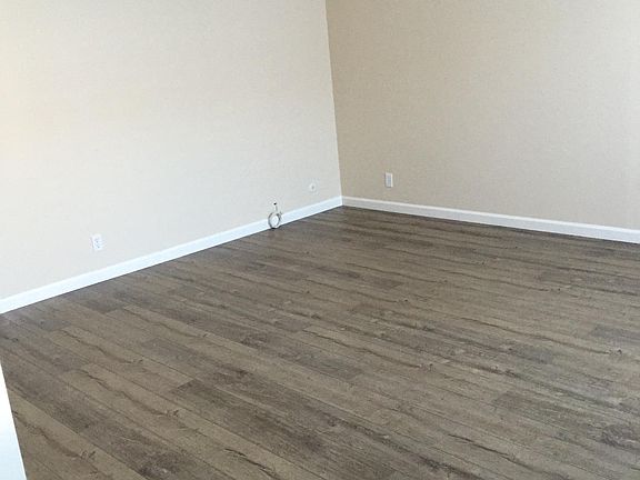 3rd image of 40 Glen Eyrie Ave APT 20