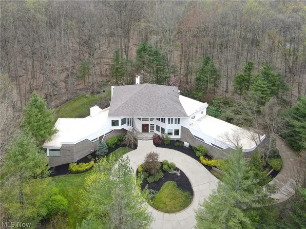 25 River Mountain Dr, Moreland Hills, OH 44022
