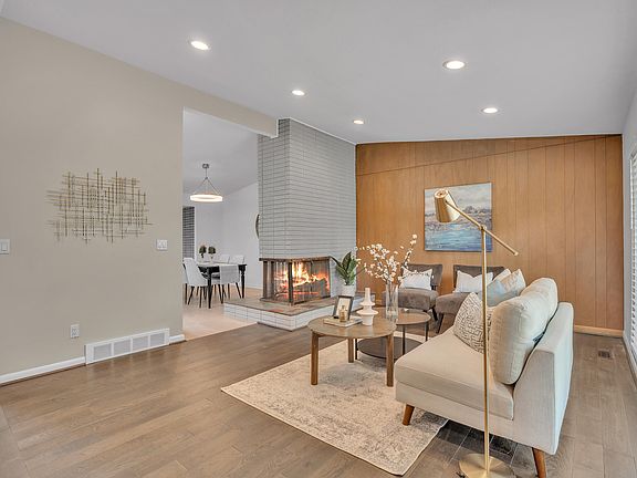 5th image of 23224 Westbury St