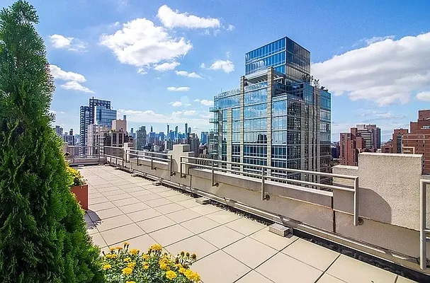 Rented by Greystar | media 6