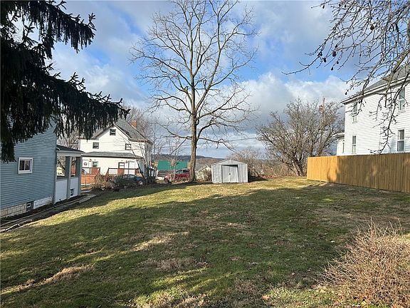 5th image of 230 Maple St