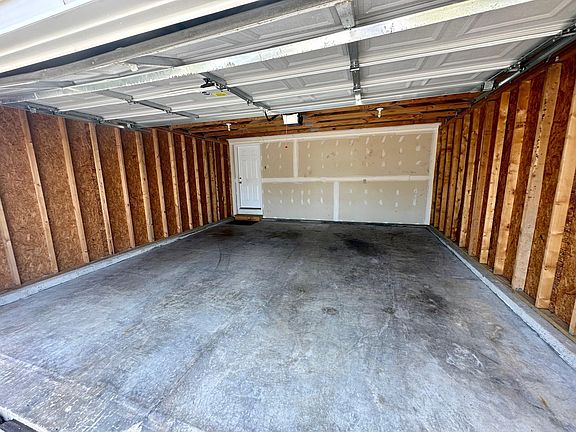 4th image of 12 Ramblewood Ct
