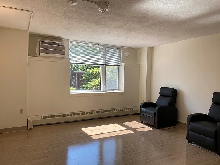 Castle Square Apartments — Photo 18