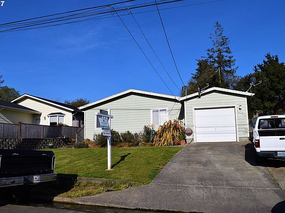 3rd image of 1033 Augustine Ave