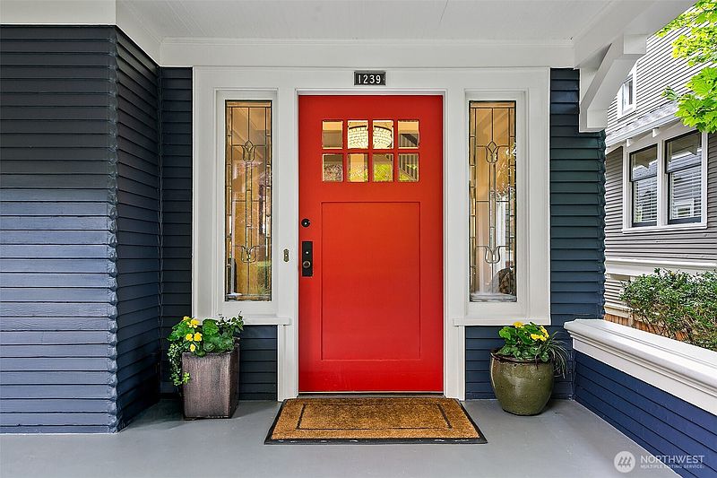 3rd image of 1239 20th Avenue E