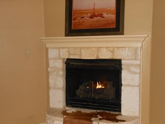 3rd image of 709 Ashford Dr