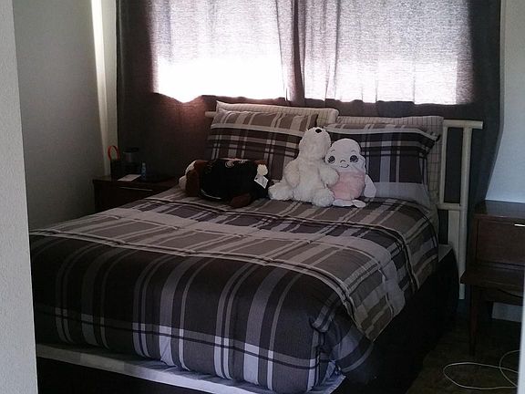 Inner Bedroom (both are the same - this one only has one win