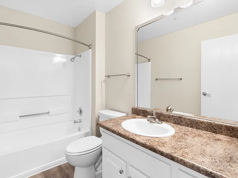 Vineyard Arista Bathroom