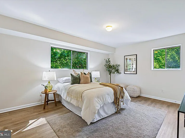 10648 Montrose Ave #M-103 — Photo 14