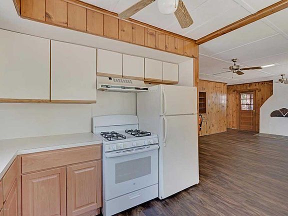 4th image of 404 Elizabeth Ave