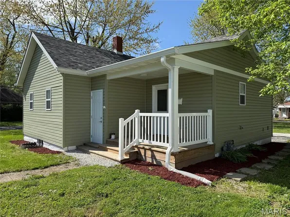 105 E Macoupin St, Staunton, IL 62088