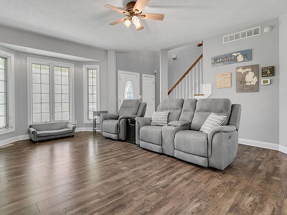 4th image of 23099 S Shore Dr