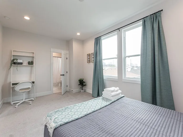 605 Middle St — Photo 28
