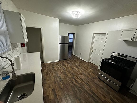 3rd image of 99 Cutler St Floor 1