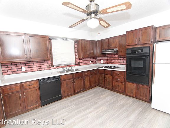 4th image of 823 Meadowlawn Dr
