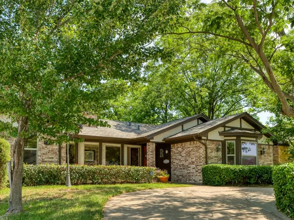 1104 Forest Ridge Dr, Bedford, TX 76022