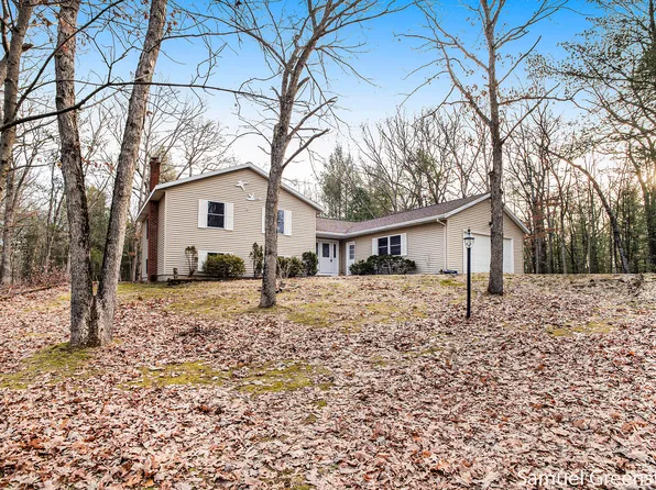 5063 122nd Ave, Fennville, MI 49408