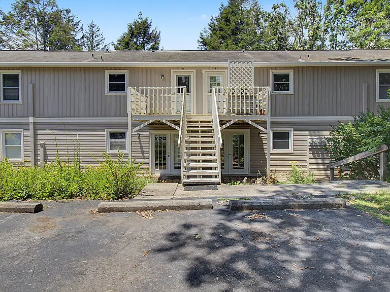 35 Hamburg Dr — Photo 12
