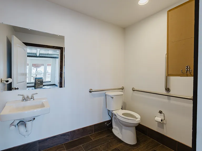 2147 Eagle Dr — Photo 10