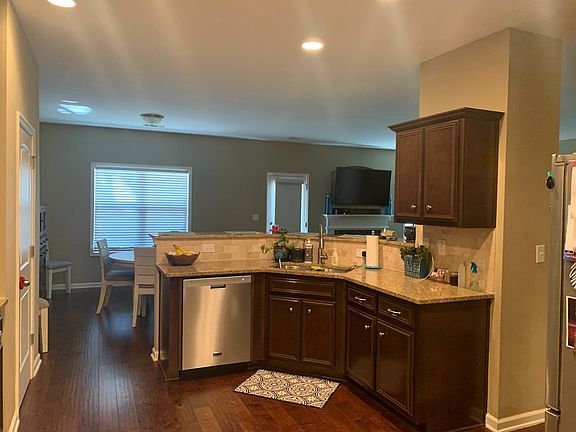 3rd image of 211 Brookwood Dr