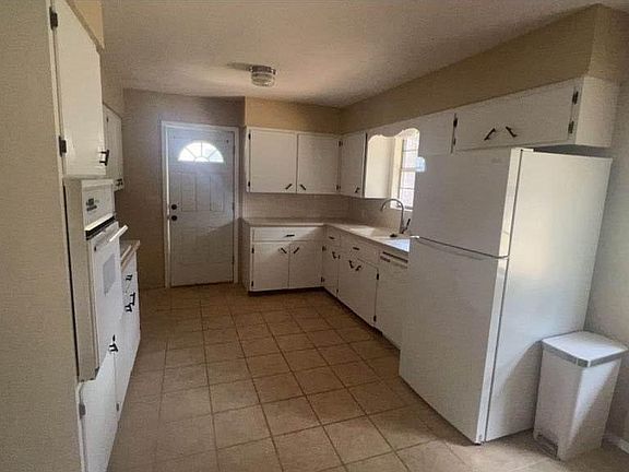 4th image of 805 E Pierce Ave