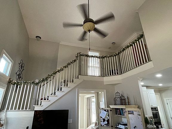 3rd image of 96 Crown Pointe Dr