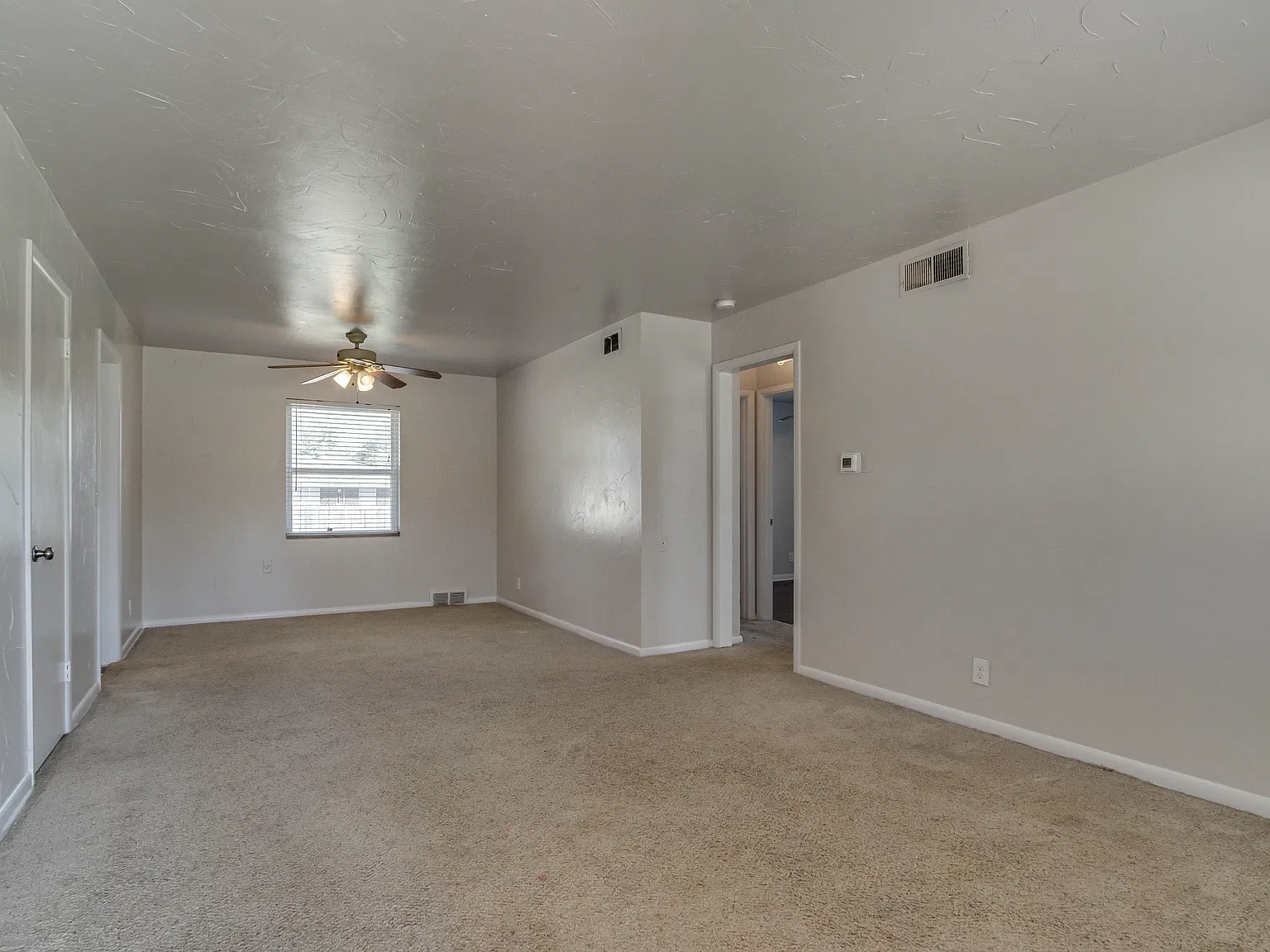 3 bed, 1150 sqft, $1,300 — Photo 4