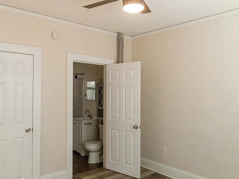 513 N Monroe St — Photo 14
